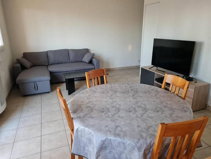 Location de vacances pour 4 personnes, avec piscine et terrasse à Le Mans