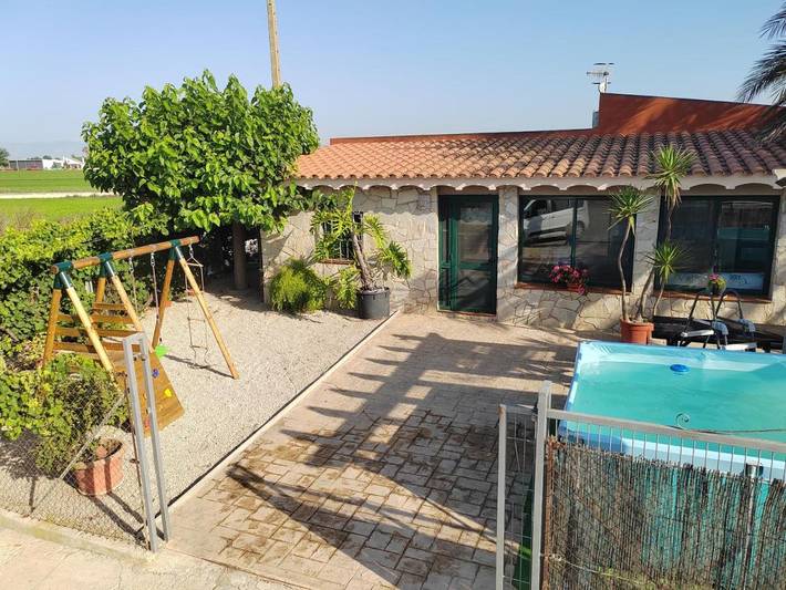 Casa rural para 11 personas, con Balcón y Terraza además de Jardín y Piscina en Delta del Ebro