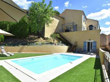 Cottage pour 8 personnes, avec piscine ainsi que jardin et terrasse à Montouliers