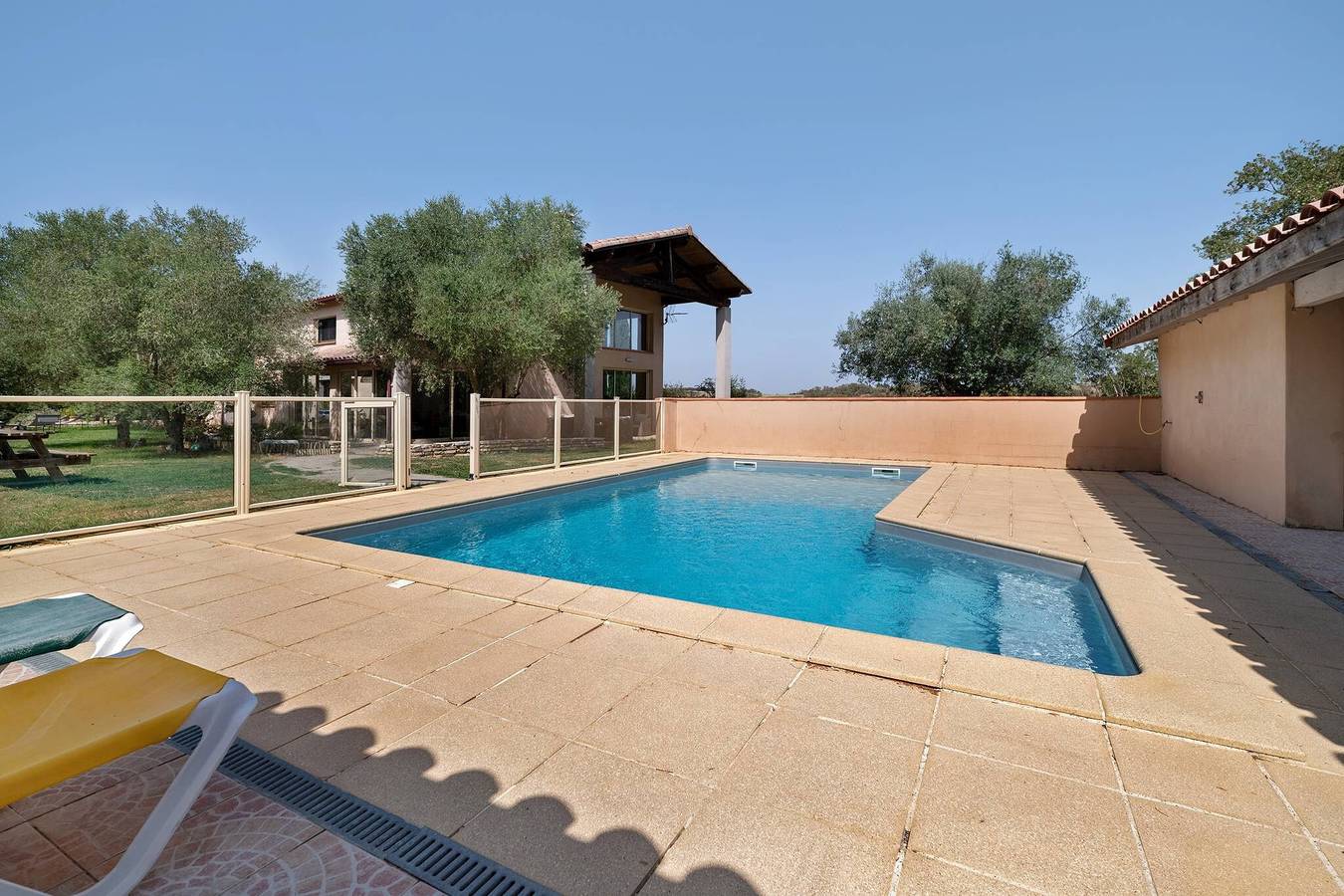 House with Private Pool, Terraces, Wi-Fi, and View in Sainte-Camelle in Sainte-Camelle, Carcassonne region