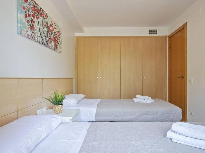 Ferienwohnung für 6 Personen, mit Balkon/Terrasse und Garten sowie Pool in Castelldefels - 4