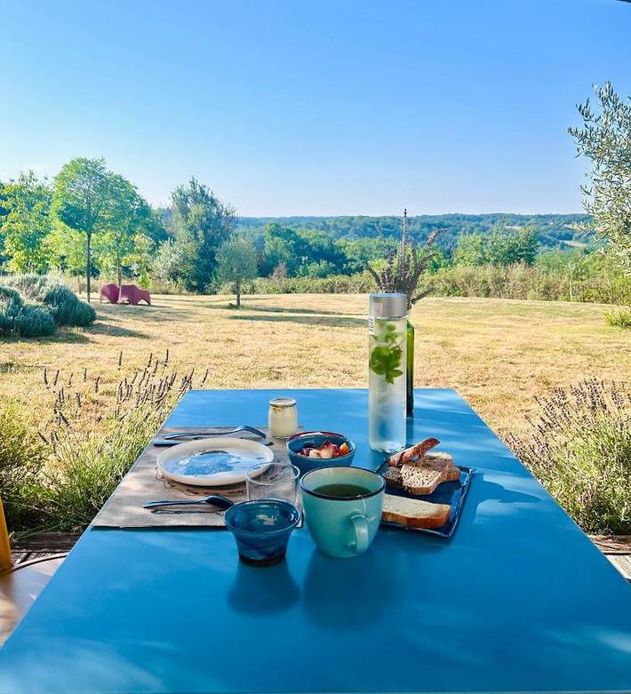 Location de vacances pour 2 personnes, avec Terrasse et Jardin ainsi que Piscine et Vue à Saint-Maime-de-Péreyrol