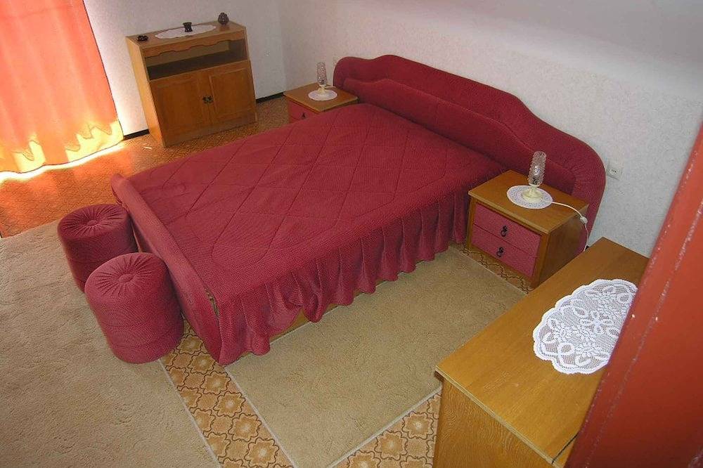 Casa vacanze con giardino e terrazza in Balatonfenyves, Riva Meridionale del Lago Balaton