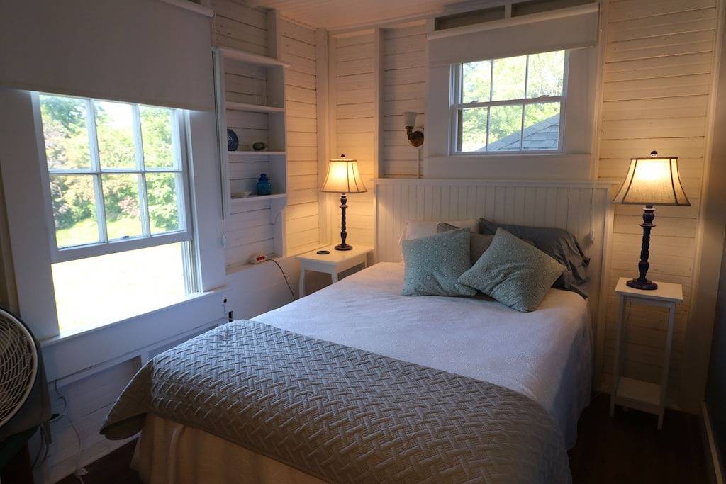 Classic Beach Cottage - Short Walk to Kennebunk Beach in Kennebunk, York County