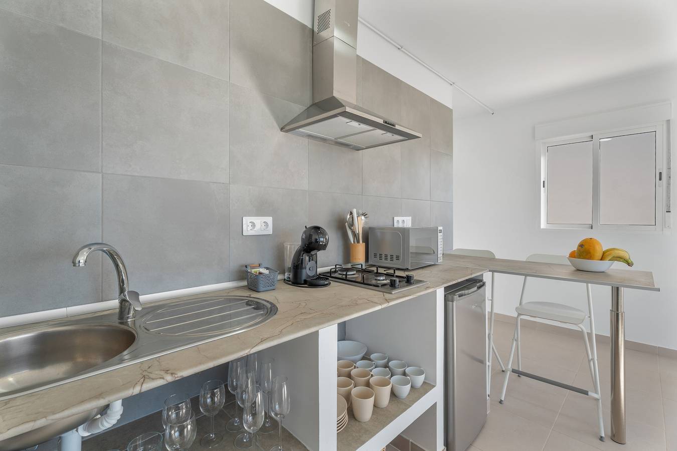 Entire apartment, Vacation Apartment 'Beautiful Sea View and Pool Finca 5' with Sea View, Shared Pool and Wi-Fi in Adeje, South Tenerife