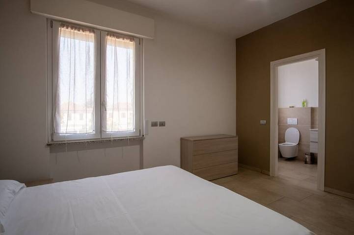 Appartement entier, Guesthost - Ezilde Residence Flat with Parking in Plaisance (Italie), Province de Plaisance