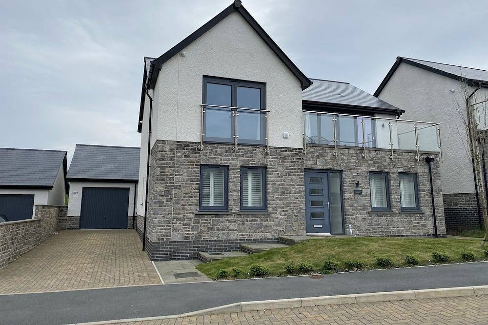 Cottage for 8 People in Broad Haven, Pembrokeshire