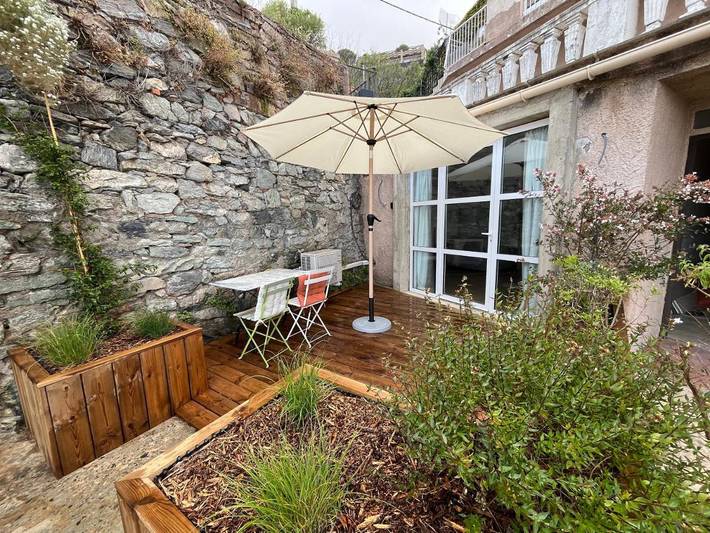 Ferienwohnung für 2 Personen, mit Terrasse und Ausblick in Bastia