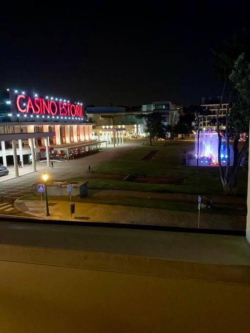 Vakantiewoning voor 4 personen, with uitzicht and zwembad as well as balkon in Estoril