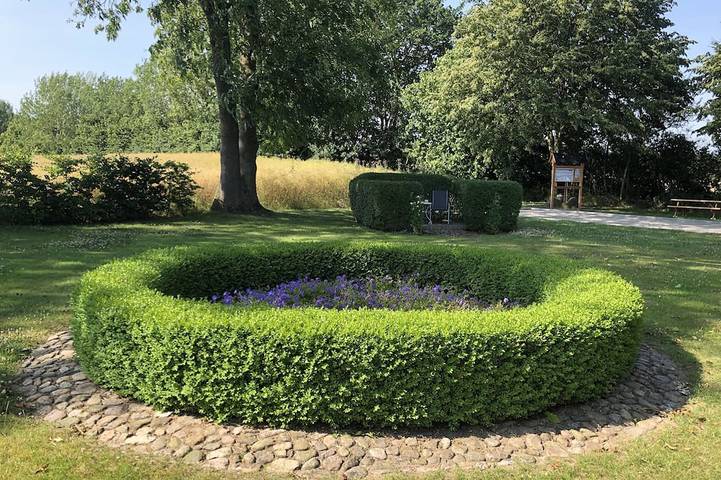 Ganze Wohnung, Landhaus Scheibner - Ferienwohnung 1 mit weitläufigem Garten und Bouleplatz in Bosau, Ostholstein