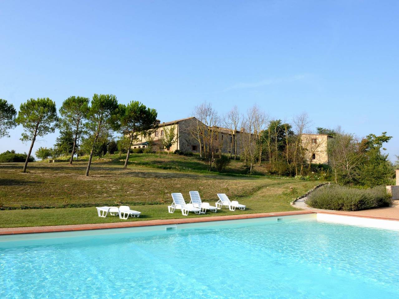 Ganze Wohnung, Beccanella' Wohnung mit Gemeinschaftspool in Asciano, Siena Provinz