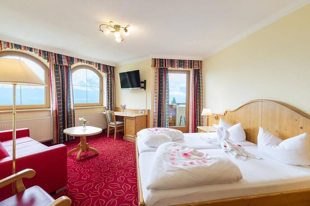 Doppelzimmer Haupthaus - Hotel Pension Jägerhof Kg in Tuxer Alpen, Kolsassberg