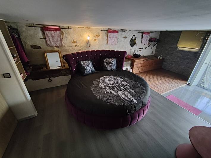 Chambre d’hôte pour 2 personnes, avec sauna ainsi que jacuzzi et jardin, animaux acceptés dans le Puy-de-Dôme - 2