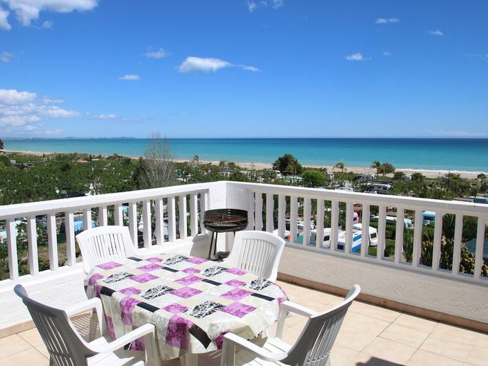 Apartamento para 5 personas, con terraza y piscina, Se admiten mascotas en Parque de Montroig