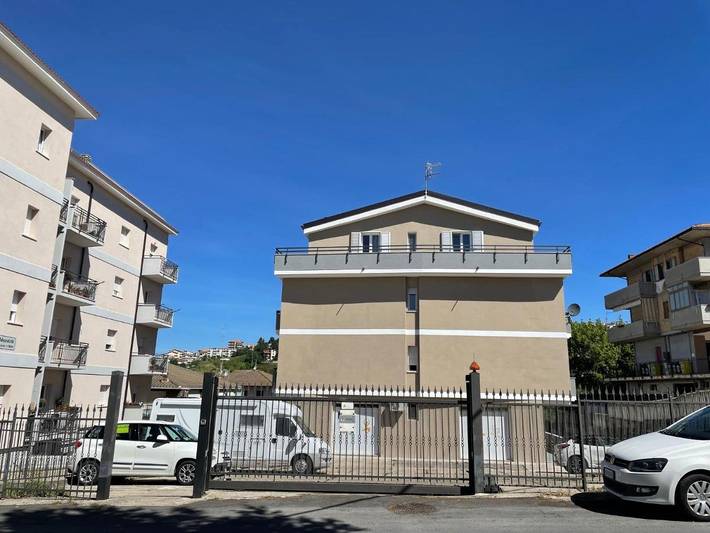 Gîte pour 4 personnes, avec balcon et vue à Penne - 2