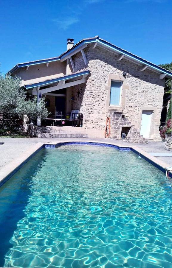 Location de vacances pour 7 personnes, avec Terrasse ainsi que Jardin et Piscine à Peyrins