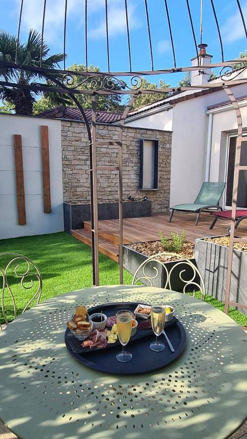 Chambre d’hôte pour 2 personnes, avec piscine ainsi que jacuzzi et jardin dans les Deux-Sèvres - 2