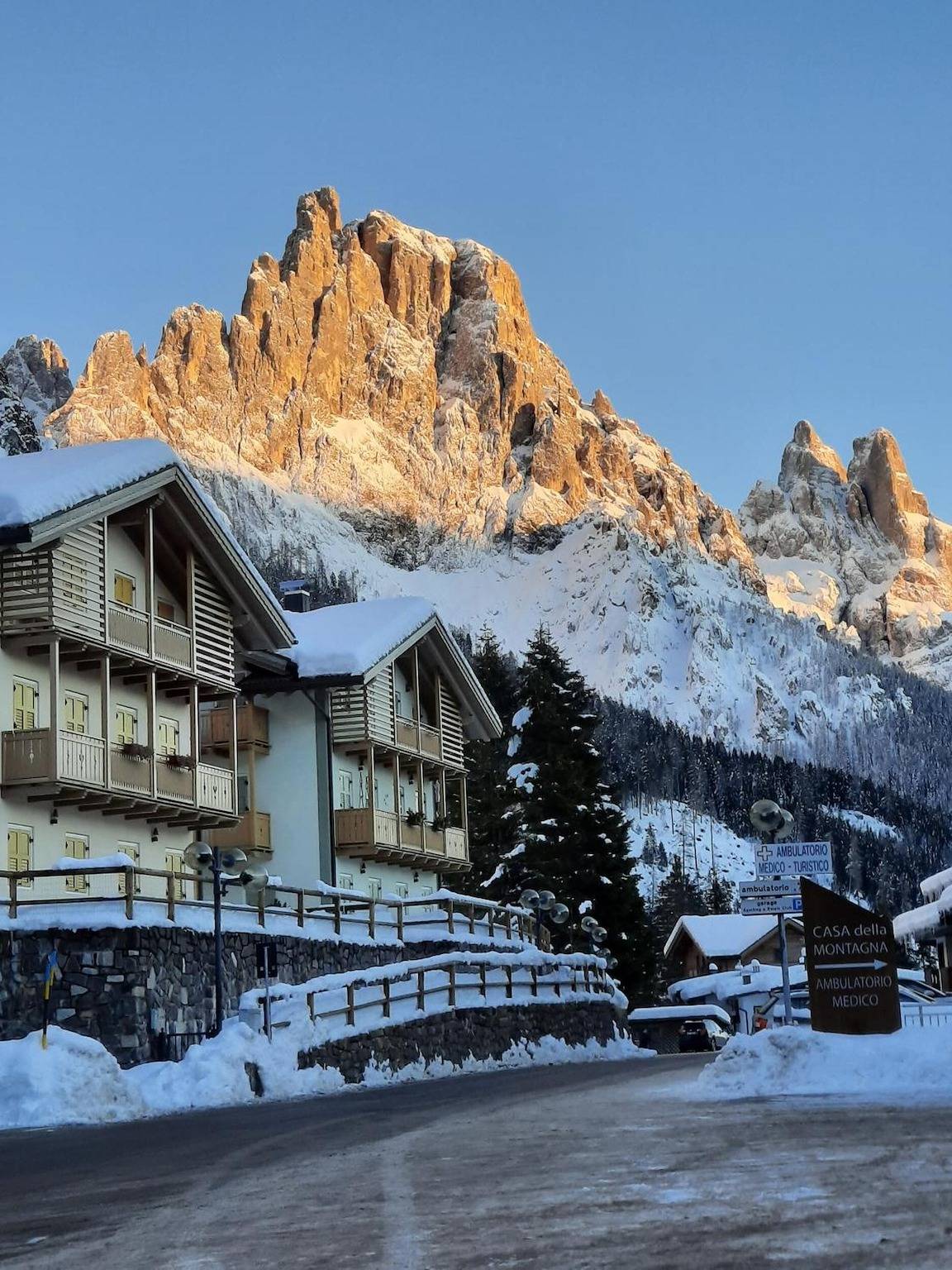 Ganze Wohnung, Apartment 'Stregatto Dalla Luna - Dolomiti' mit Bergblick, privater Terrasse und Wlan in Comuna di San Martino di Castrozza, Primiero San Martino di Castrozza
