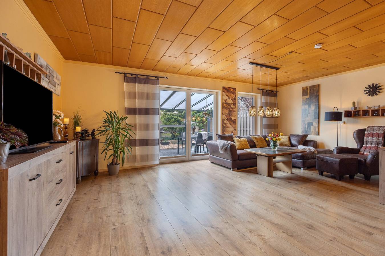 Holiday Home 'Am Waldrand' with Private Terrace and Private Garden in Wietze, Lueneburg Heath