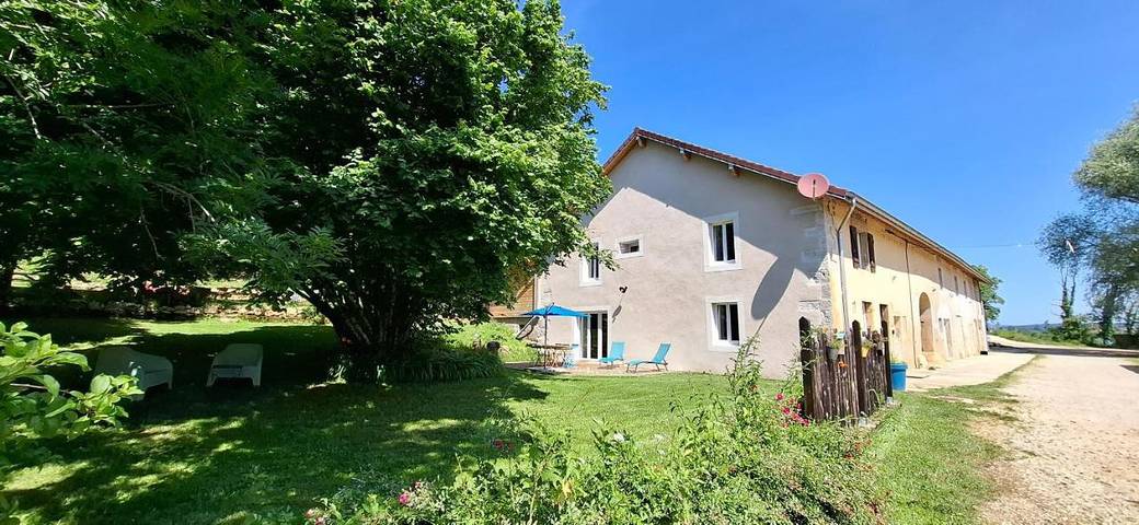 Location de vacances pour 14 personnes, avec jardin et vue à Clairvaux-les-Lacs - 2