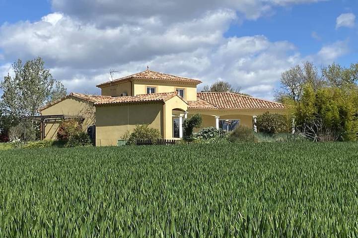 Villa pour 10 personnes, avec jacuzzi ainsi que jardin et terrasse