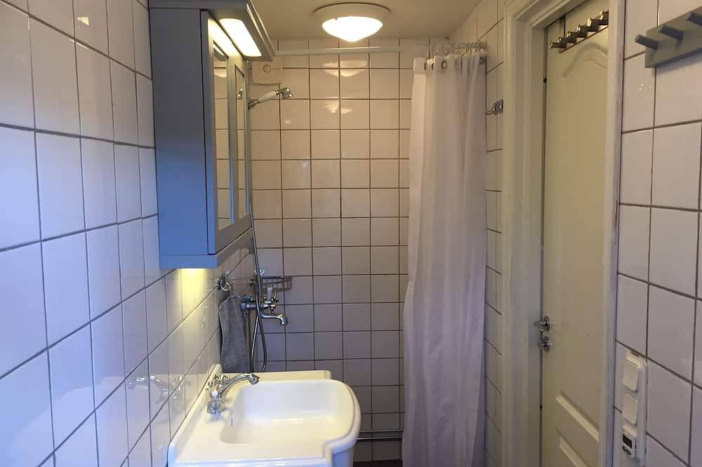Cottage mit Meerblick auf der Insel Rindö, 45 Minuten von der Stadt entfernt in Vaxholm, Stockholmer Schärengarten