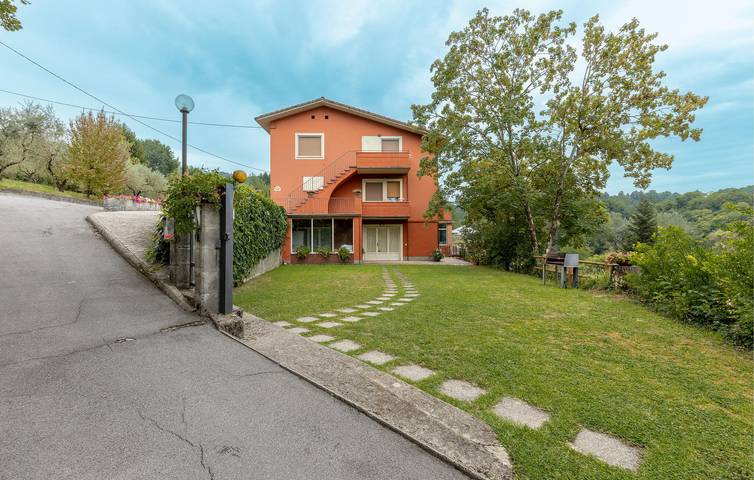 Agriturismo per 4 persone, con giardino in Barga