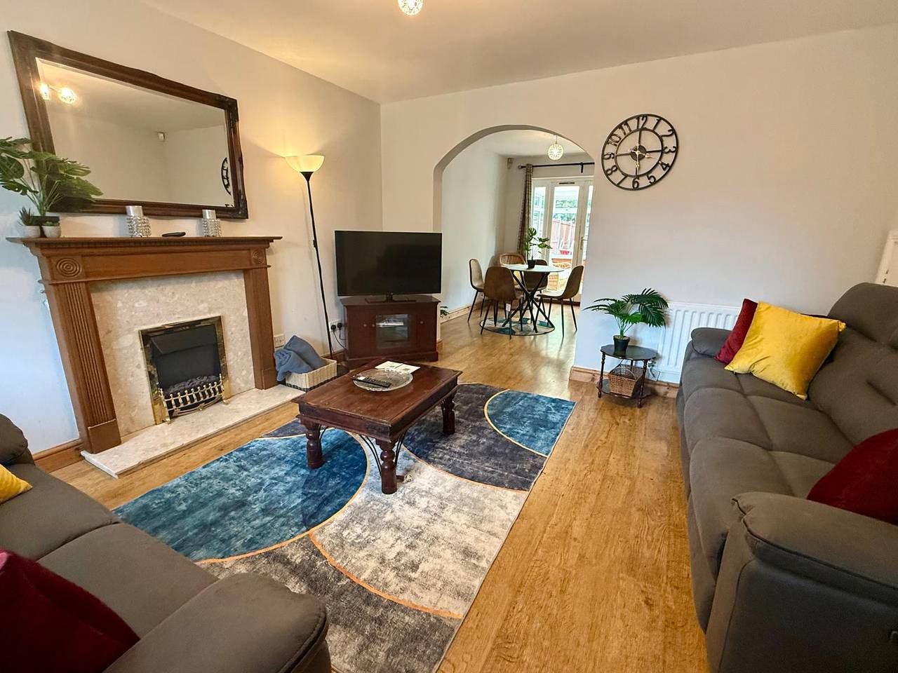 Spacious 4 Bed House with parking in Wolverhampton in Wolverhampton, Birmingham und Umgebung
