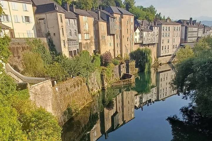 Location de vacances pour 10 personnes, avec balcon et jardin à Poey-d'Oloron
