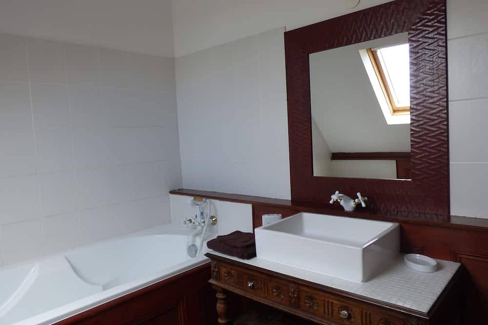 Character Bigouden style rental in Treffiagat, Côte de Cornouaille