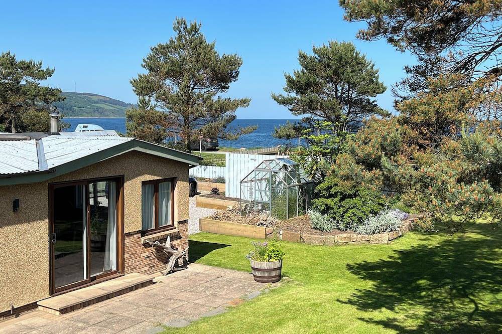 Seaside cottage by a sandy beach - dolphins, golf, near Inverness and Loch Ness in Highlands