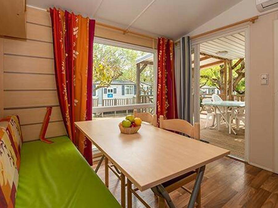 Camping Domaine de la Brèche - Mobilhome 4 personnes - Classic | 2 Ch. | 4 Pers. | Terrasse simple | Clim. in Varennes-sur-Loire, Vallée de la Loire