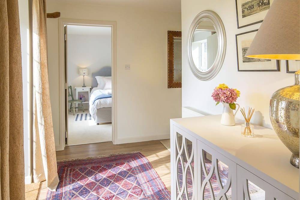 Country cottage with beautiful views in Yattendon, Berkshire