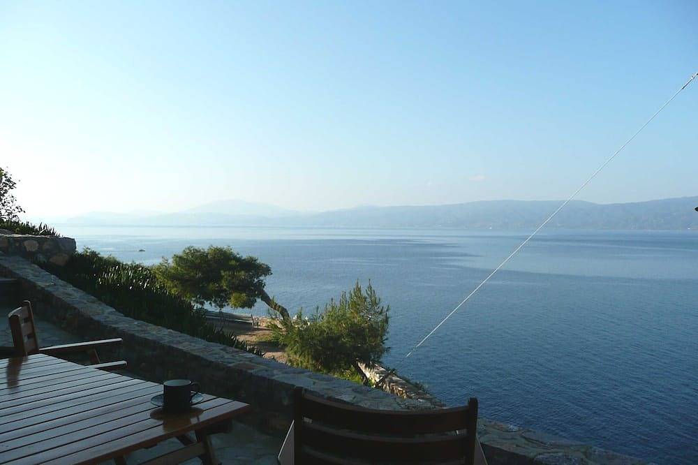 Hydra Seaside Serenity: Panoramic Sea & Sunset Views in Hydra