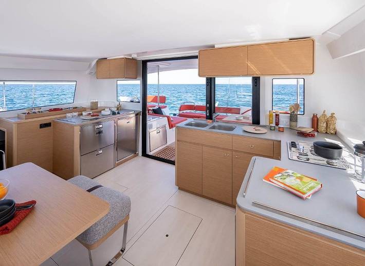 Bateau pour 8 personnes dans Port Pin Rolland - 4