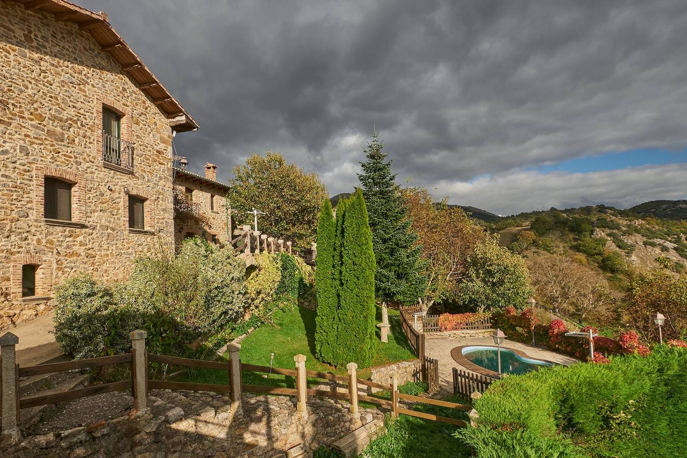 Casa Rural 'La Majada De Peñacorada Ii' with Mountain Views, Pool & Wi-Fi in Cistierna, Kantabriska Bergen