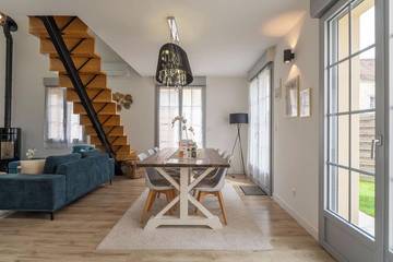 Gîte pour 6 personnes, avec terrasse ainsi que jacuzzi et jardin à Arbonne-la-Forêt