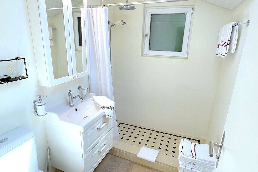 Geheel appartement, Swisshut Stunning Views Alps & Lake - Apart. Kirch in Sigriswil, Meer van Thun