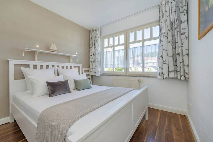 Appartement entier, Cozy vacation rental with a balcony near the beach and forest in Koserow, Bernsteinbäder