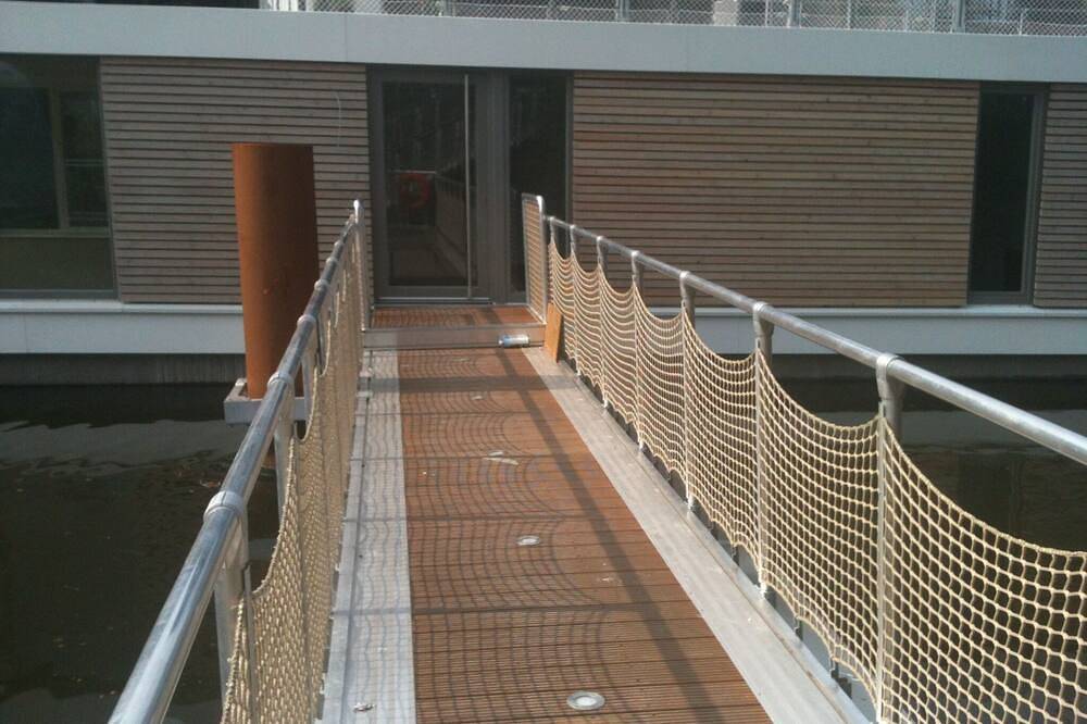 Großzügiges Hausboot - Bungalow mit Dachterrasse \"downtown\" Hamburg in Hamburg-Mitte, Hamburg