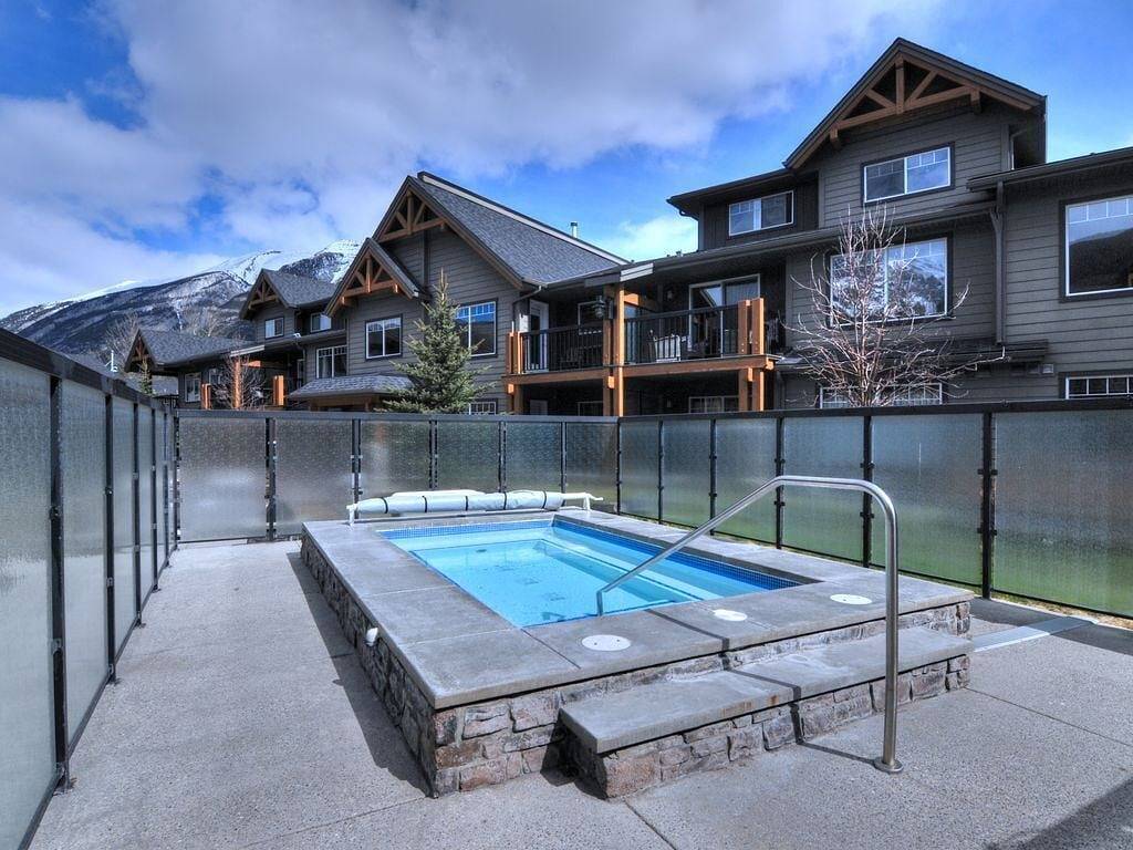Ganze Wohnung, Copperstone 2Br in den kanadischen Rocky Mountains - hundefreundlicher, geteilter Whirlpool in Canmore, Banff-Nationalpark
