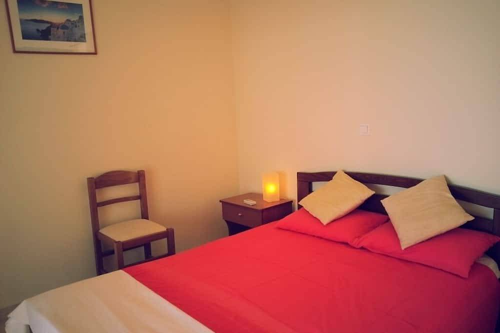 Ganze Wohnung, Sunrise 2 Apartment - Beautifully Located Air Conditioned Apartment Above Beach in Xiropigado, Kynouria