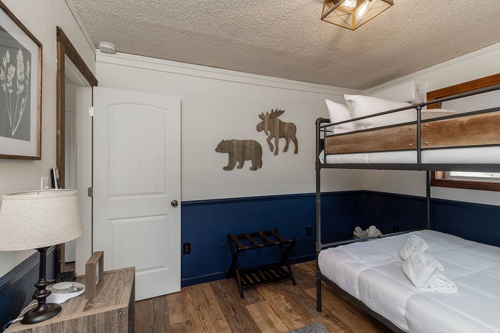 Refreshed downtown home. Easy walk to Main St! in Montrose, Black Canyon Nationalpark