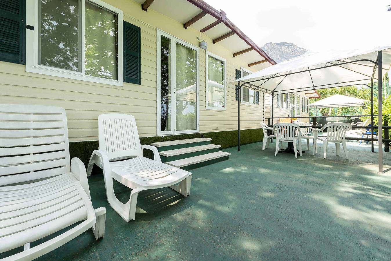 Mobilehome mit Klimaanlage, Terrasse und Pool in Maderno, Toscolano-Maderno