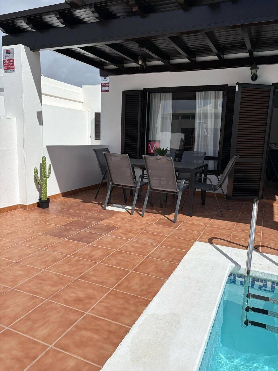 Ferienvilla „Vera“ mit Bergblick, privatem Pool und Wlan in Playa Blanca, Yaiza