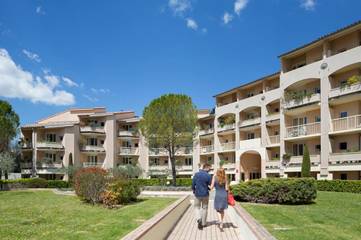 Cottage pour 2 personnes, avec piscine ainsi que vue et jardin dans Thermes de Gréoux les Bains