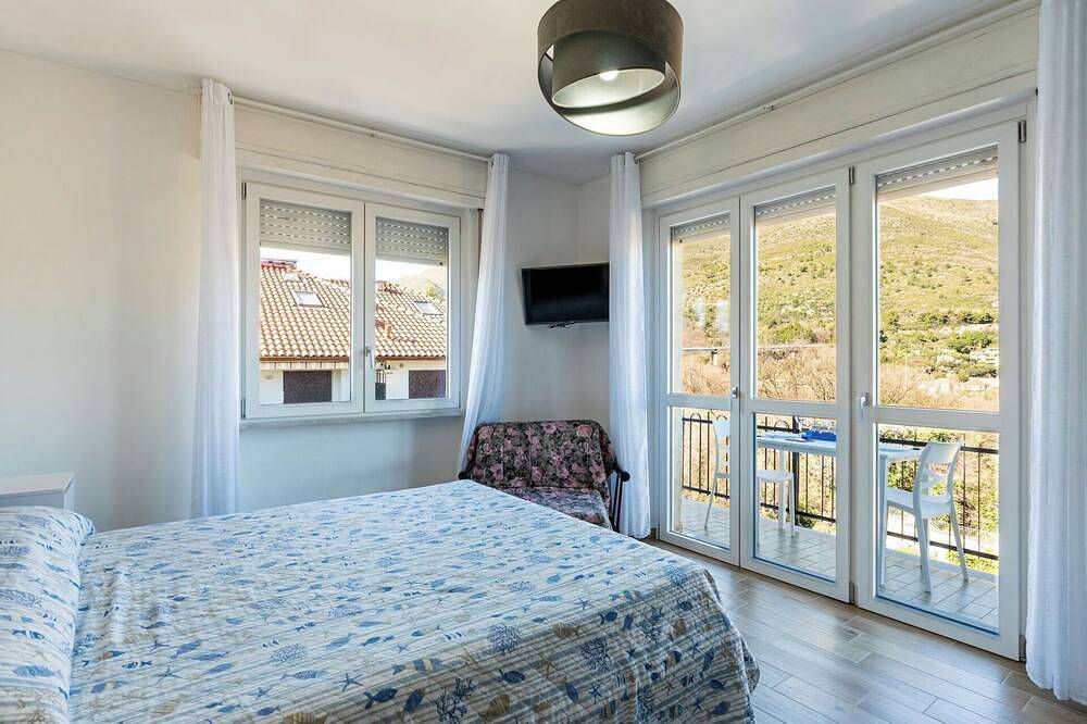 Apartamento entero, Hermoso apartamento para 4 personas con Wifi, A/C, Tv y balcón in Ceriale, Riviera di Ponente