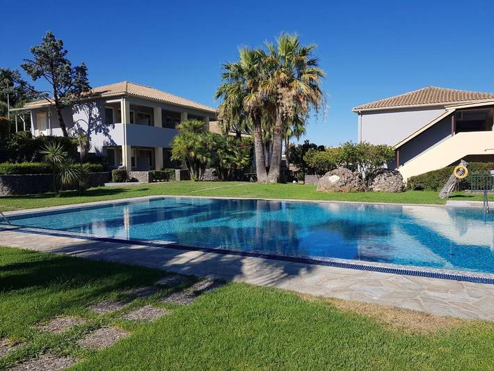 Appart’hôtel pour 3 personnes, avec Balcon et Terrasse ainsi que Jardin et Vue