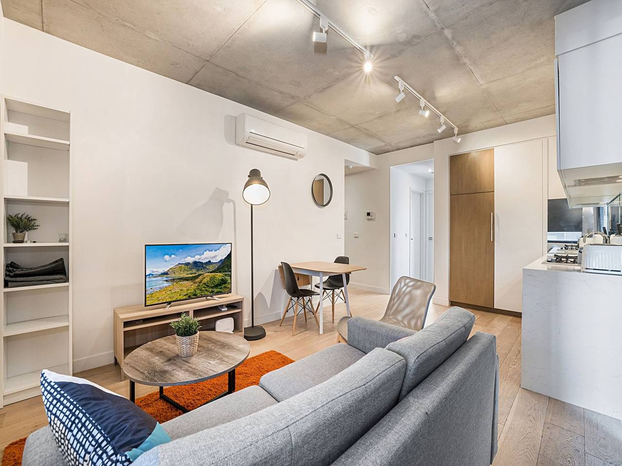 Entire apartment, Comfy 2-Bed Balcony Unit near Chapel St in Prahran, Melbourne