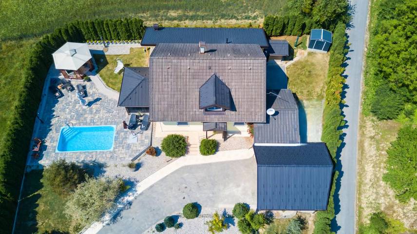 Ferienhaus für 10 Personen, mit Sauna und Garten sowie Pool